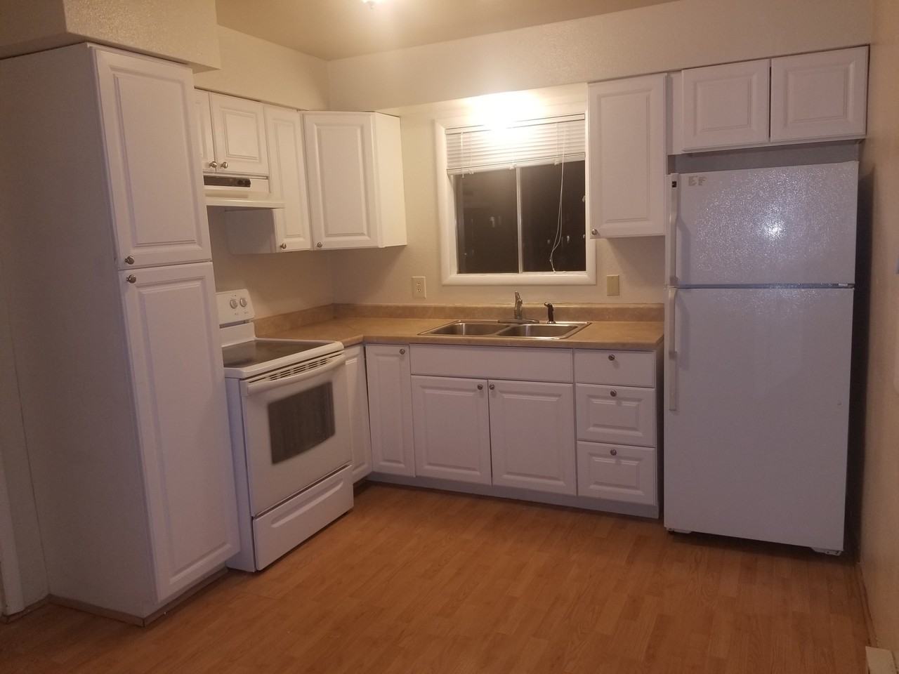 826 25th St Se #828 - Photo 2 of 8