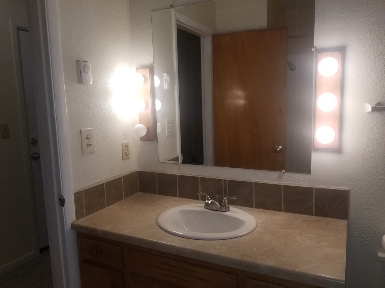 826 25th St Se #828 - Photo 5 of 8