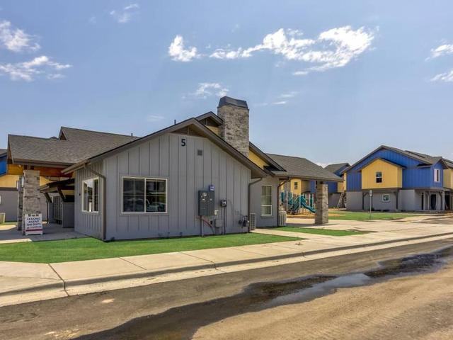 210 Carriage Ln N - Photo 7 of 15