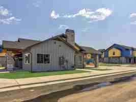 featured image of 210 Carriage Ln N