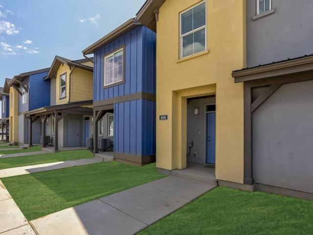 210 Carriage Ln N - Photo 7 of 15