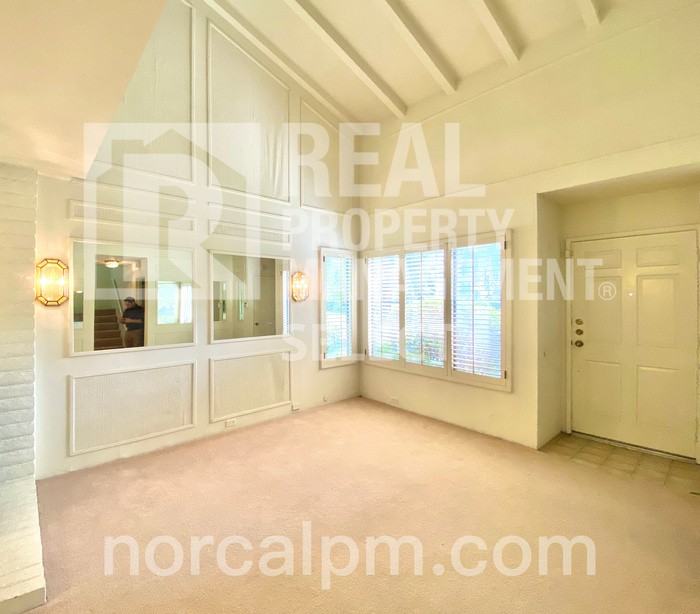 1 Colby Ct - Photo 3 of 24