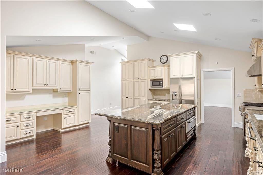 32 Silver Spring Dr - Photo 2 of 10