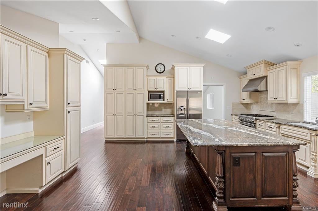 32 Silver Spring Dr - Photo 3 of 10