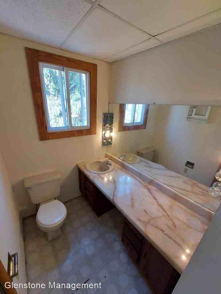 19 Greenwoods Ave - Photo 3 of 10