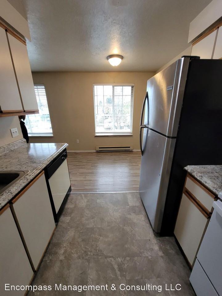 3406 30th Ave NE - Photo 2 of 8