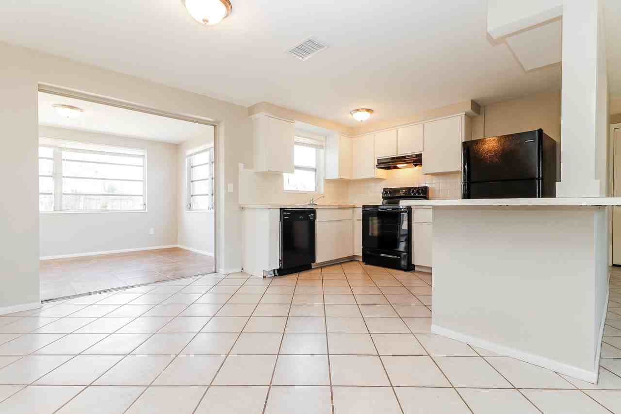 4653 Darlington Rd - Photo 3 of 15