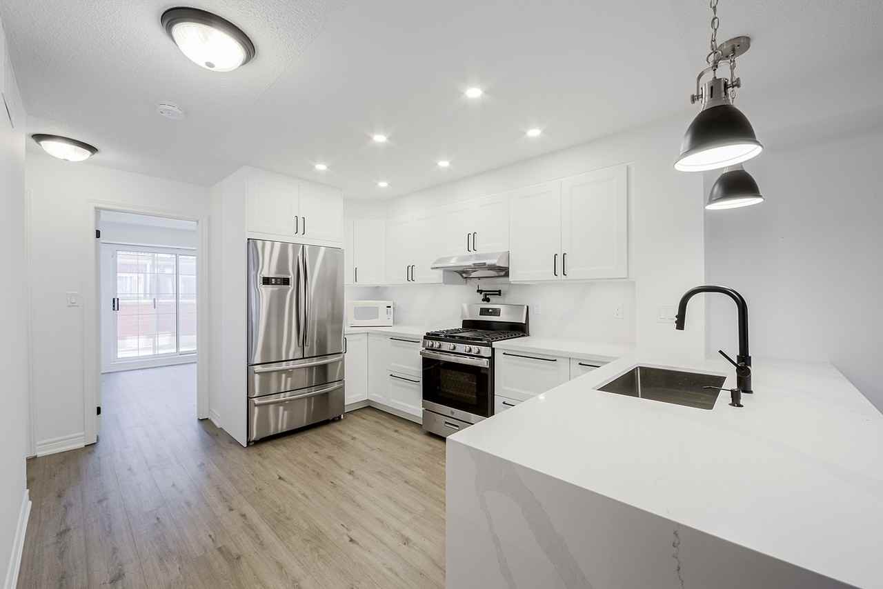 124 Strachan Ave - Photo 3 of 34