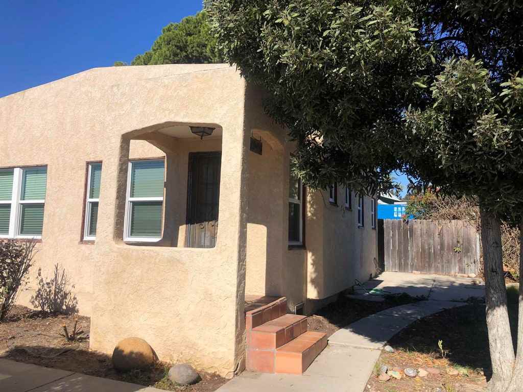 1944 32nd St - Photo 2 of 10