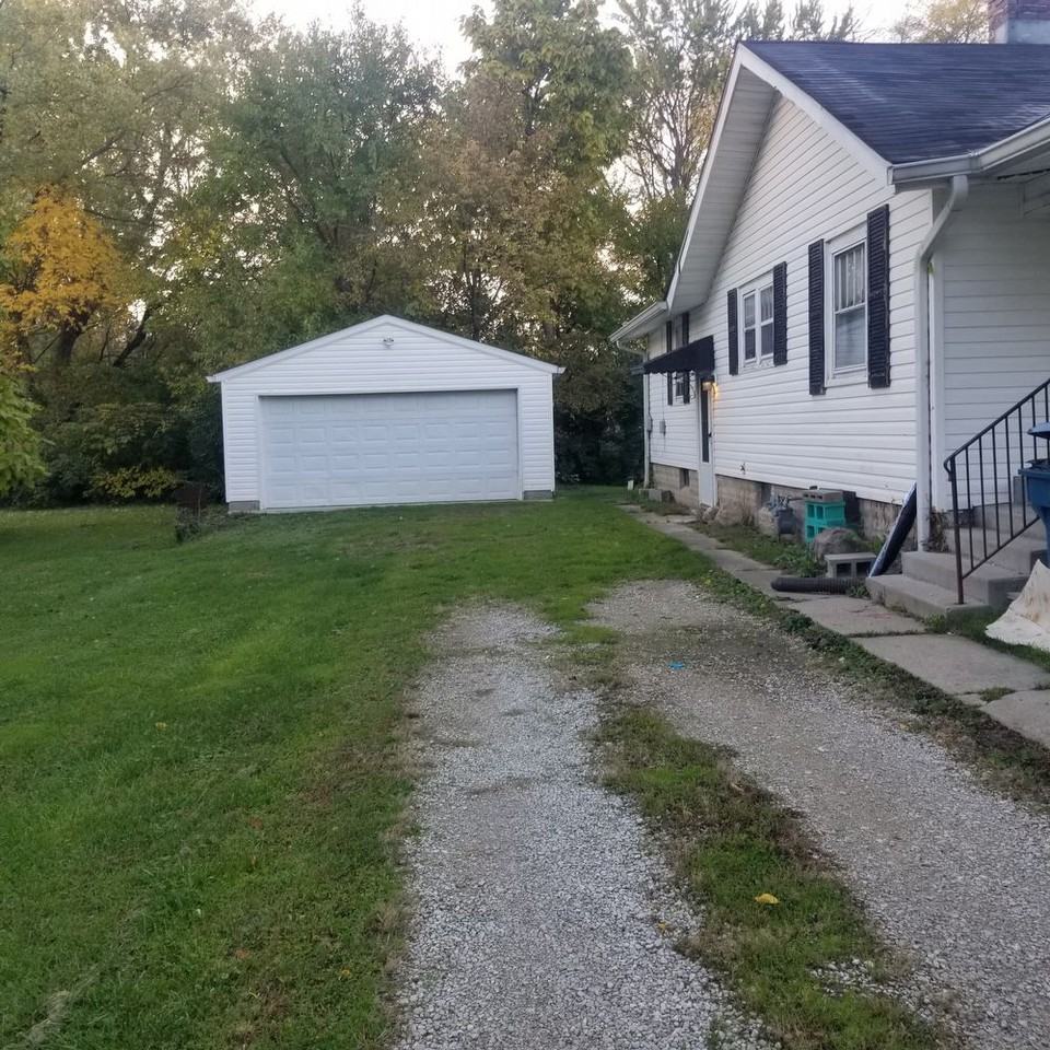 2245 Mayfair Dr - Photo 2 of 9