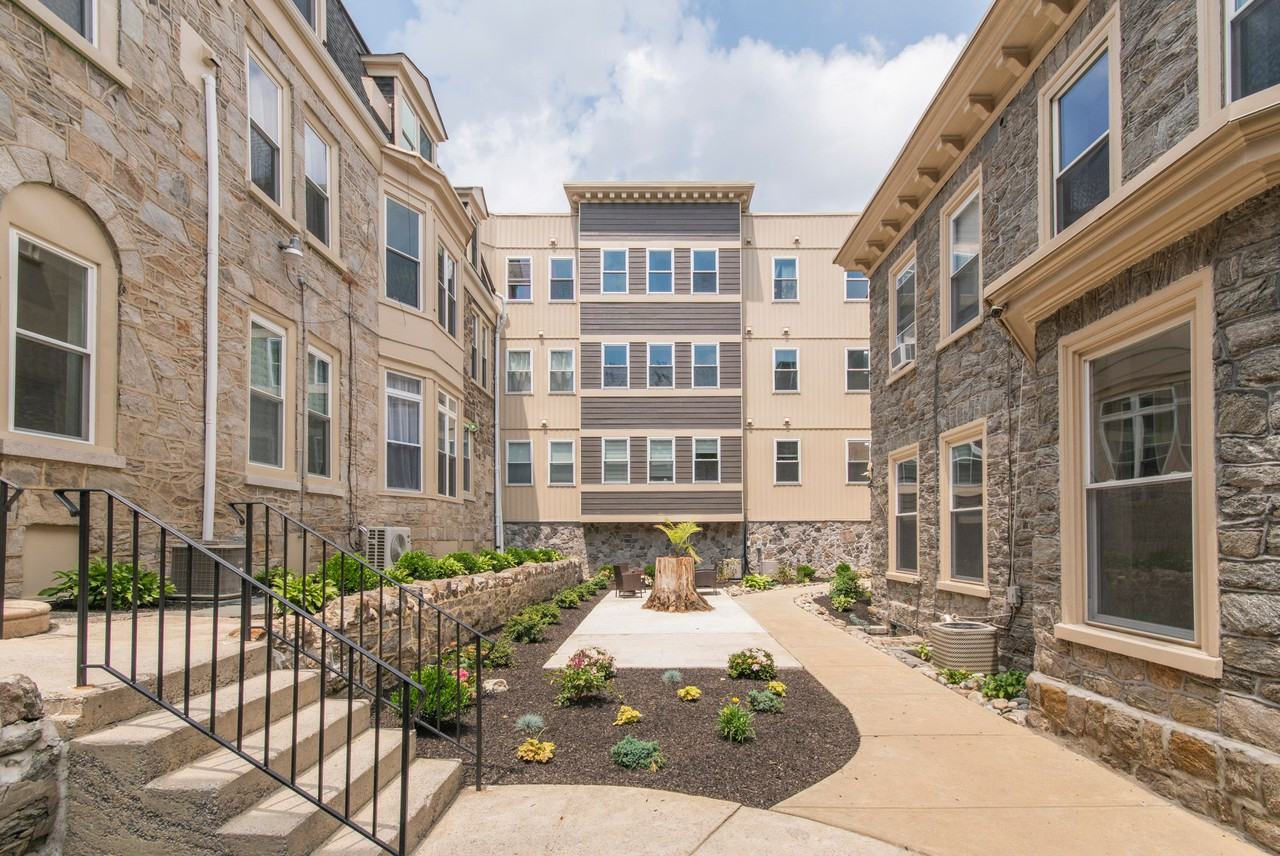 4323 Spruce Street - Photo 4 of 49