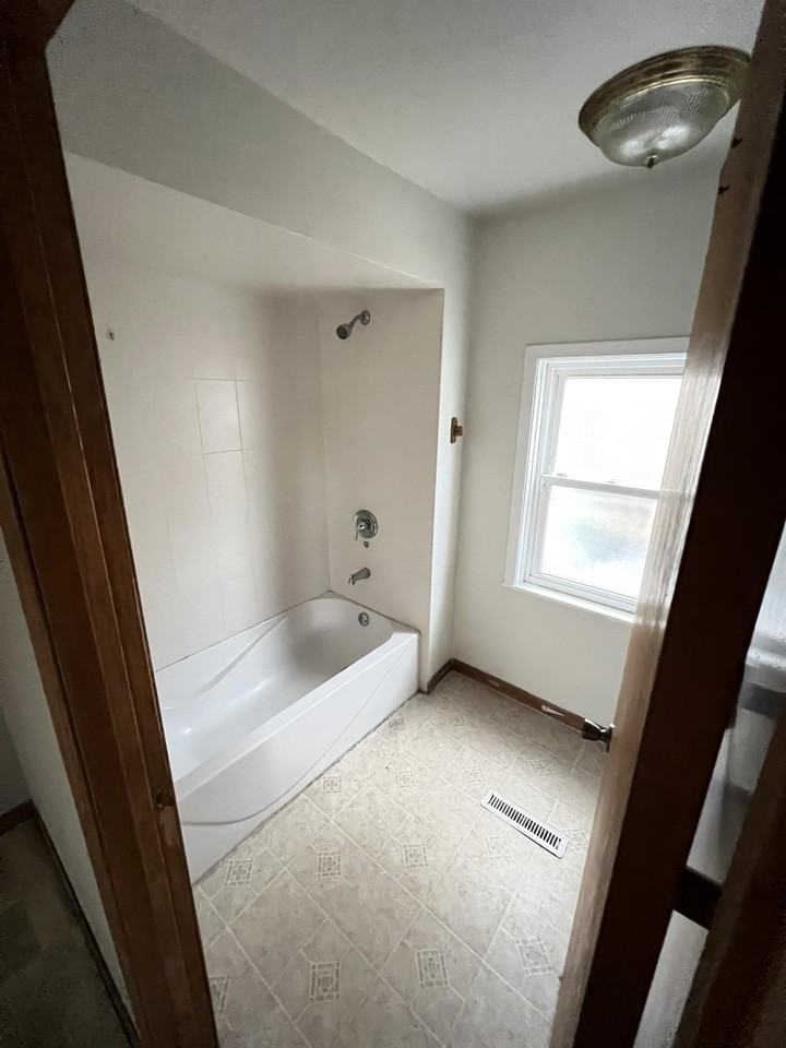 5814 10th Ave #1 - Photo 4 of 10