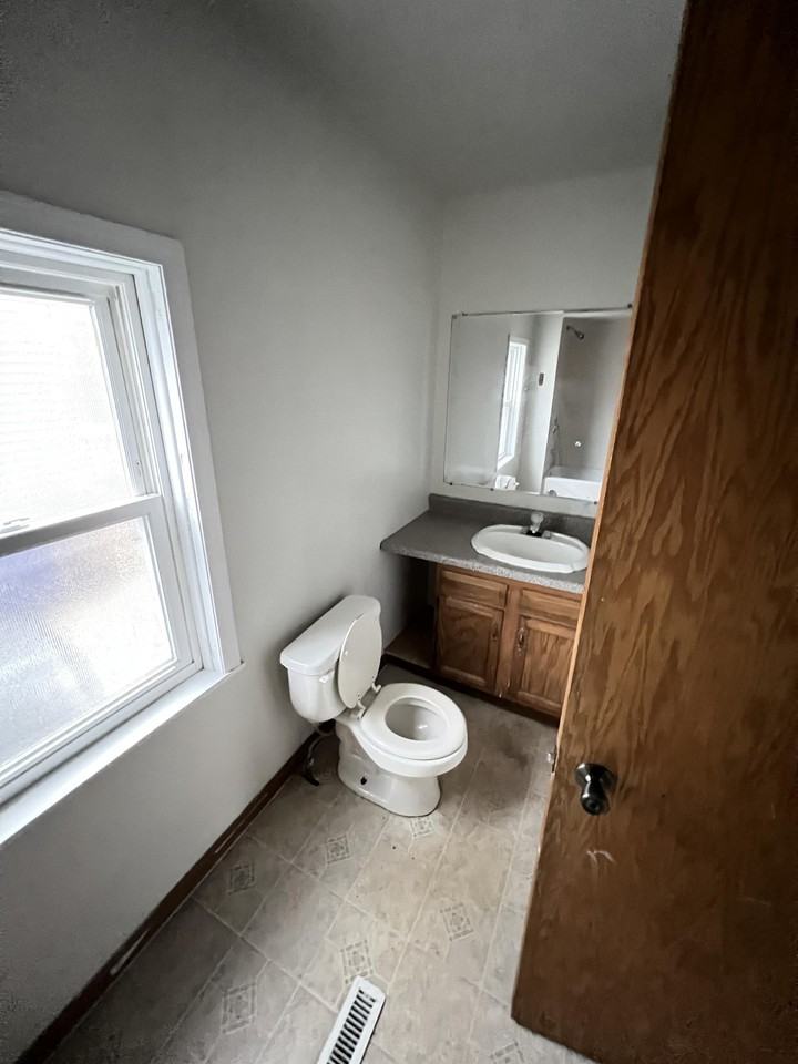 5814 10th Ave #1 - Photo 5 of 10