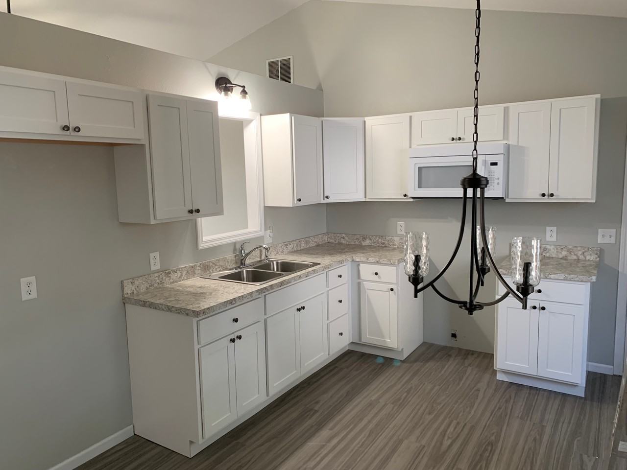 10824 Cable Ave - Photo 2 of 6