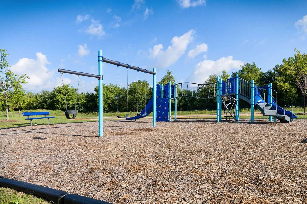 Buckingham Place - Photo 3 of 25