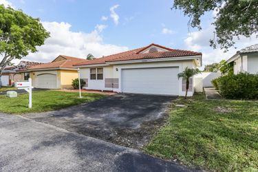 15030 Norfolk Ln - Photo 2 of 22