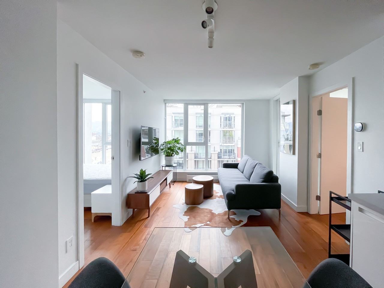 188 Keefer Street #1106 - Photo 2 of 32