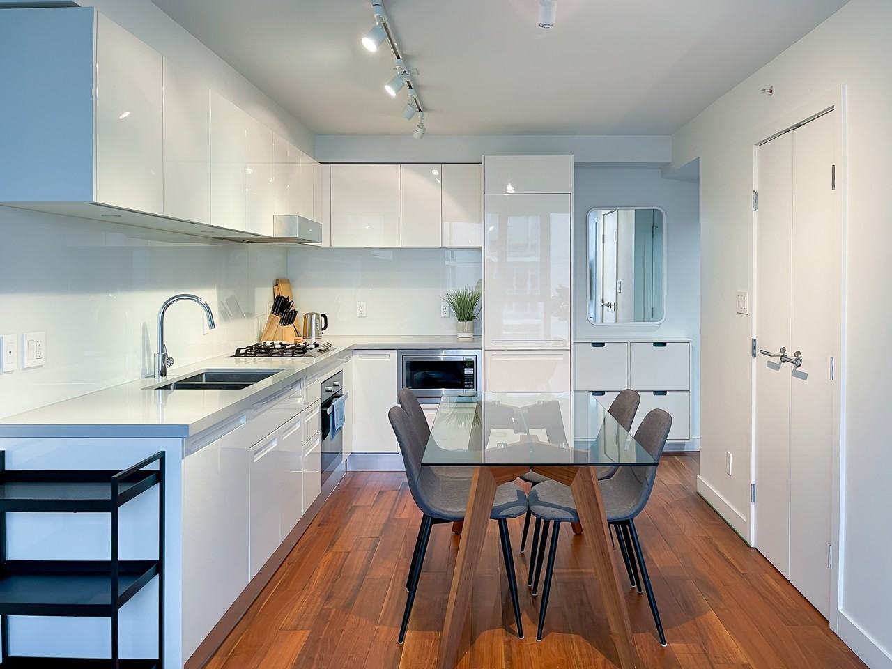 188 Keefer Street #1106 - Photo 3 of 32