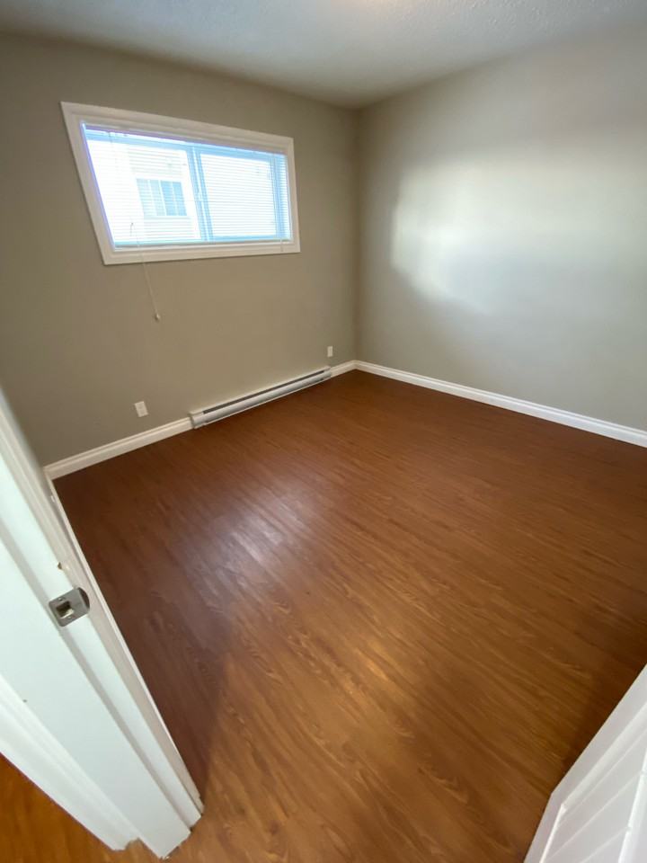 9904 95 St #4 - Photo 4 of 21
