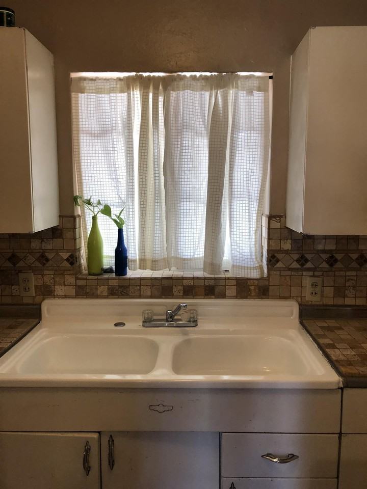 1323 E 9th St #1323 - Photo 3 of 11