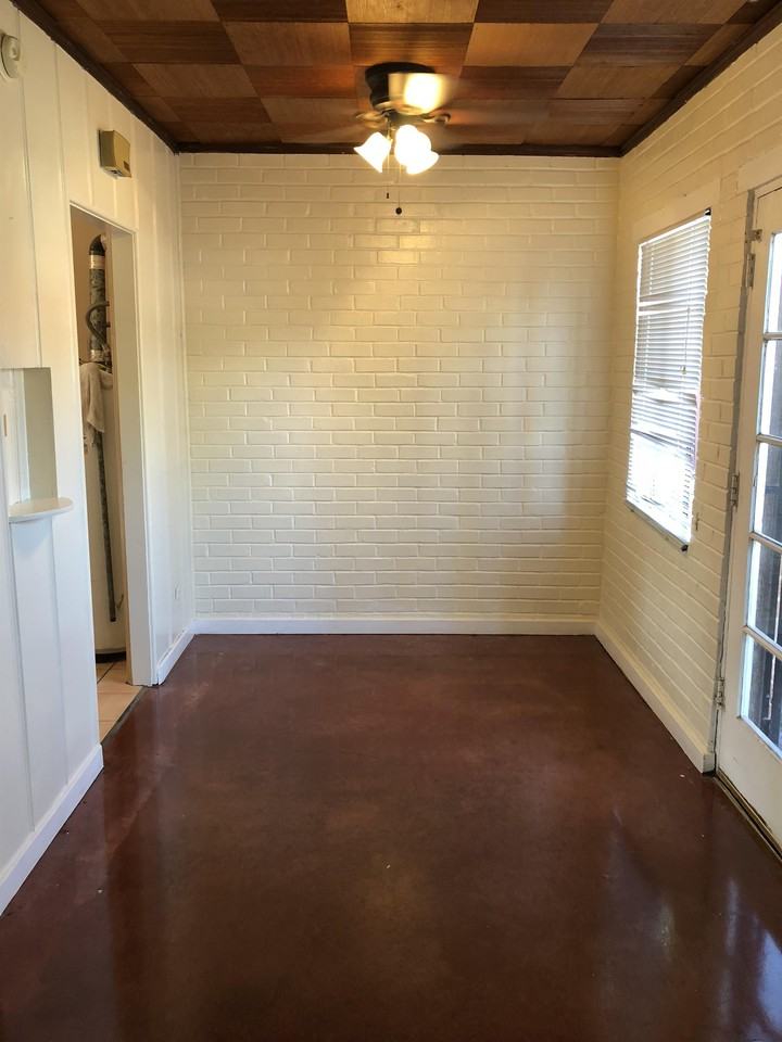 1323 E 9th St #1323 - Photo 6 of 11