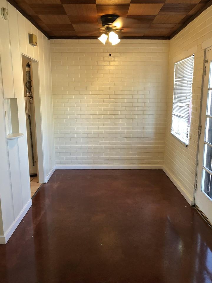 1323 E 9th St #1323 - Photo 7 of 11