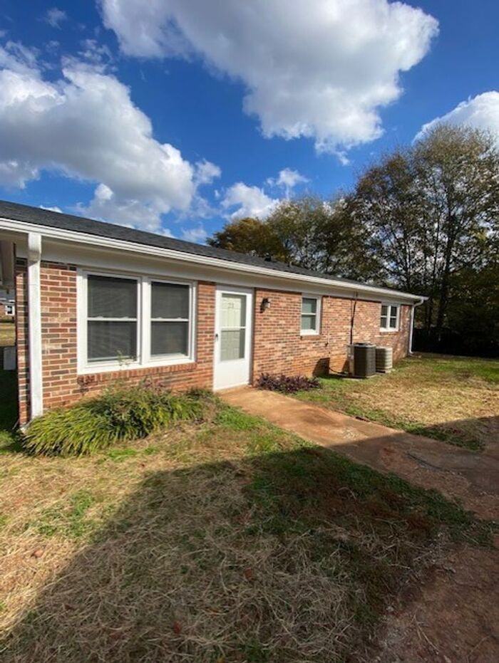 300 Brook Glenn Rd #21