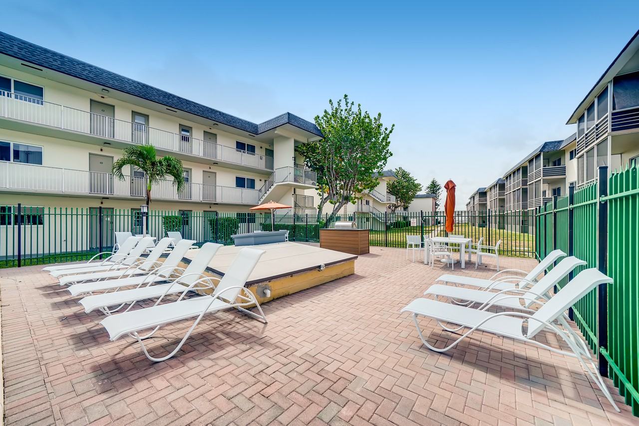 Spectra Palms - Photo 3 of 19