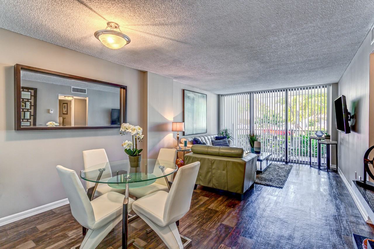 Biscayne - Photo 3 of 37