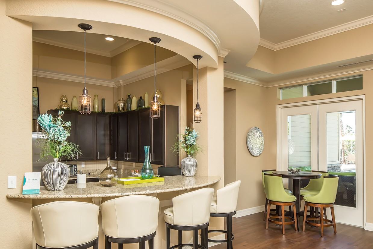 Oakwood Sarasota - Photo 3 of 14