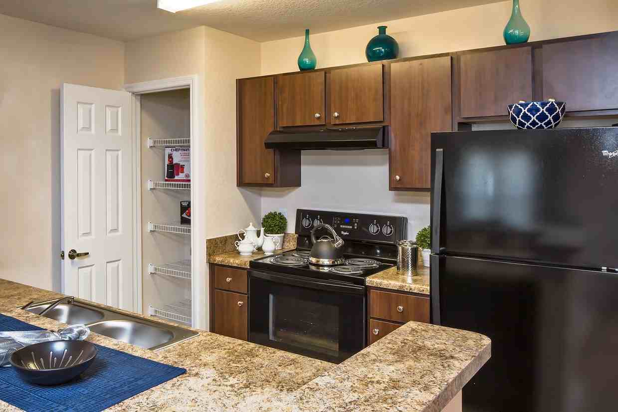 Oakwood Sarasota - Photo 6 of 14