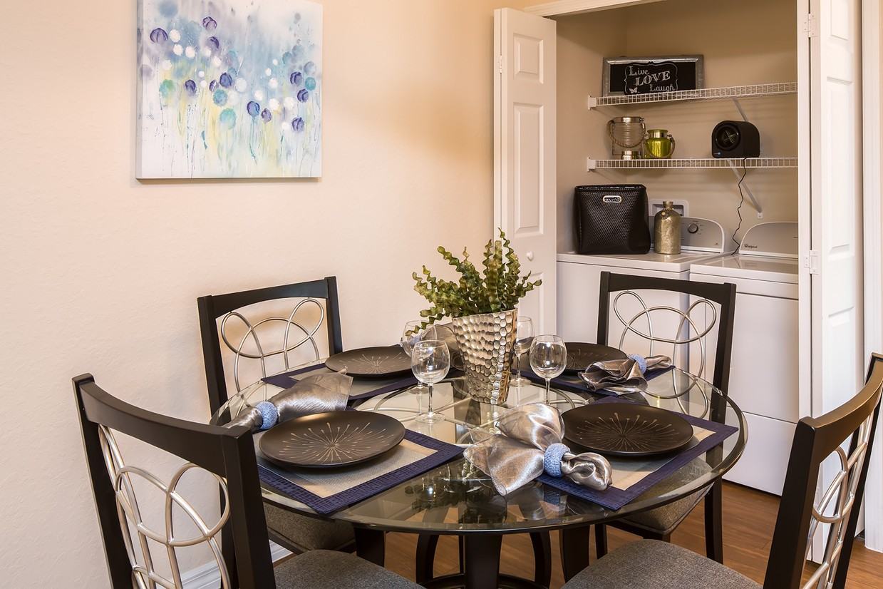 Oakwood Sarasota - Photo 7 of 14