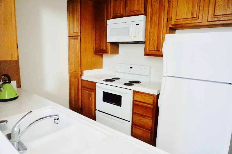 1607 S Bentley Ave - Photo 2 of 15