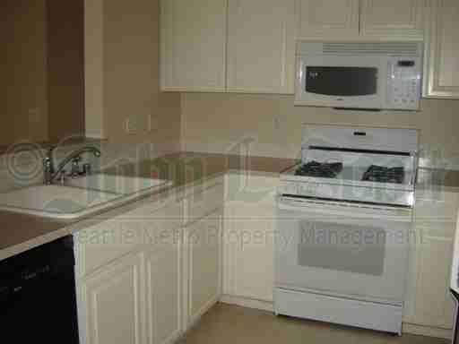 862 2nd Ave NW - Photo 2 of 9