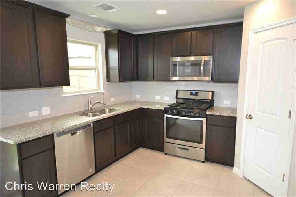 332 S Brook Dr - Photo 3 of 13