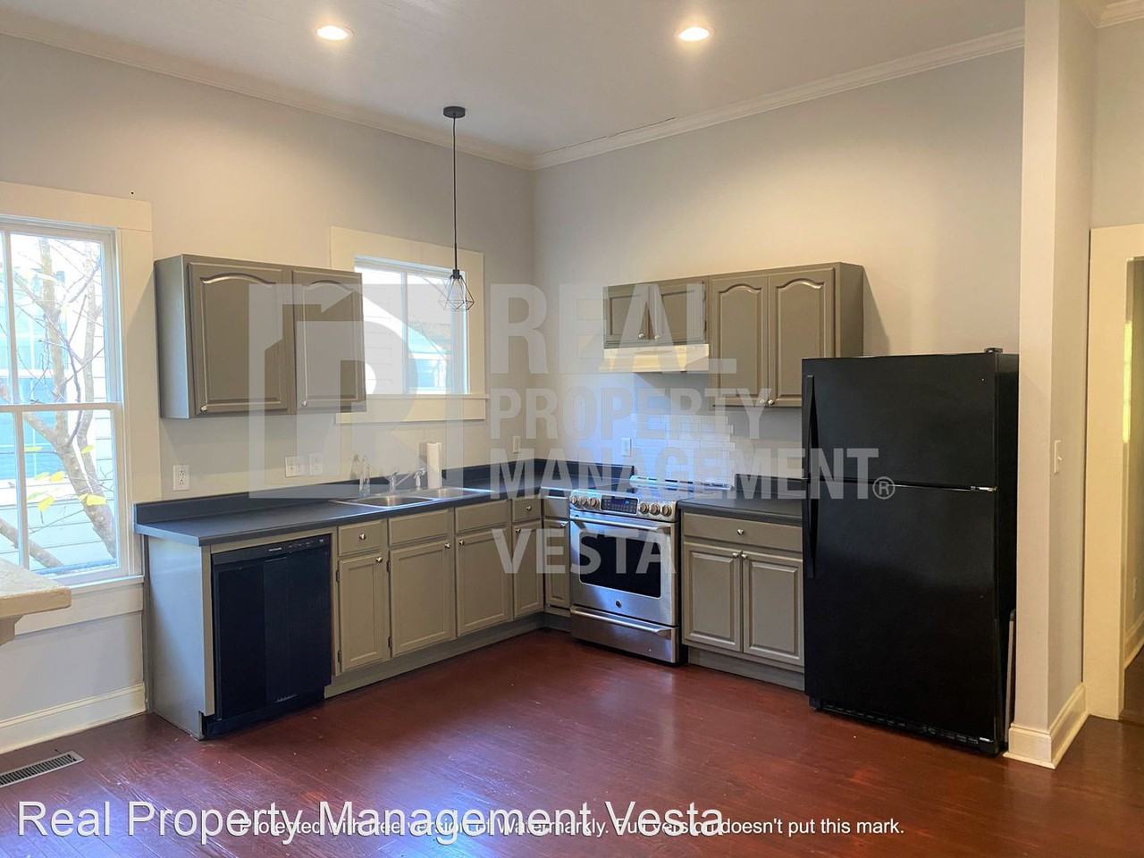 1227 Calhoun St - Photo 3 of 12
