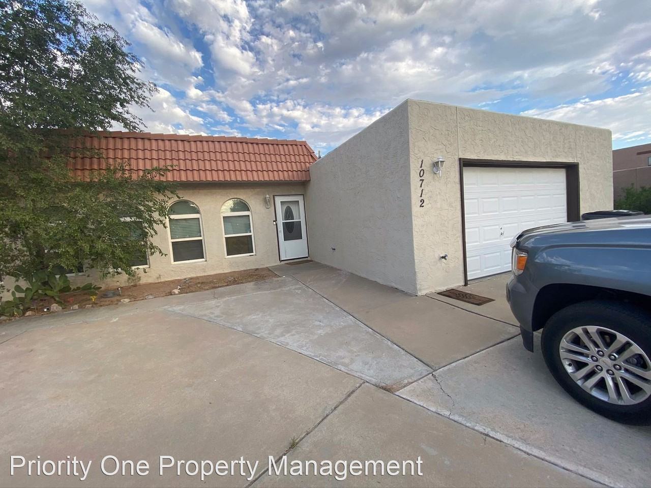 10712 Ivanhoe Dr - Photo 2 of 20