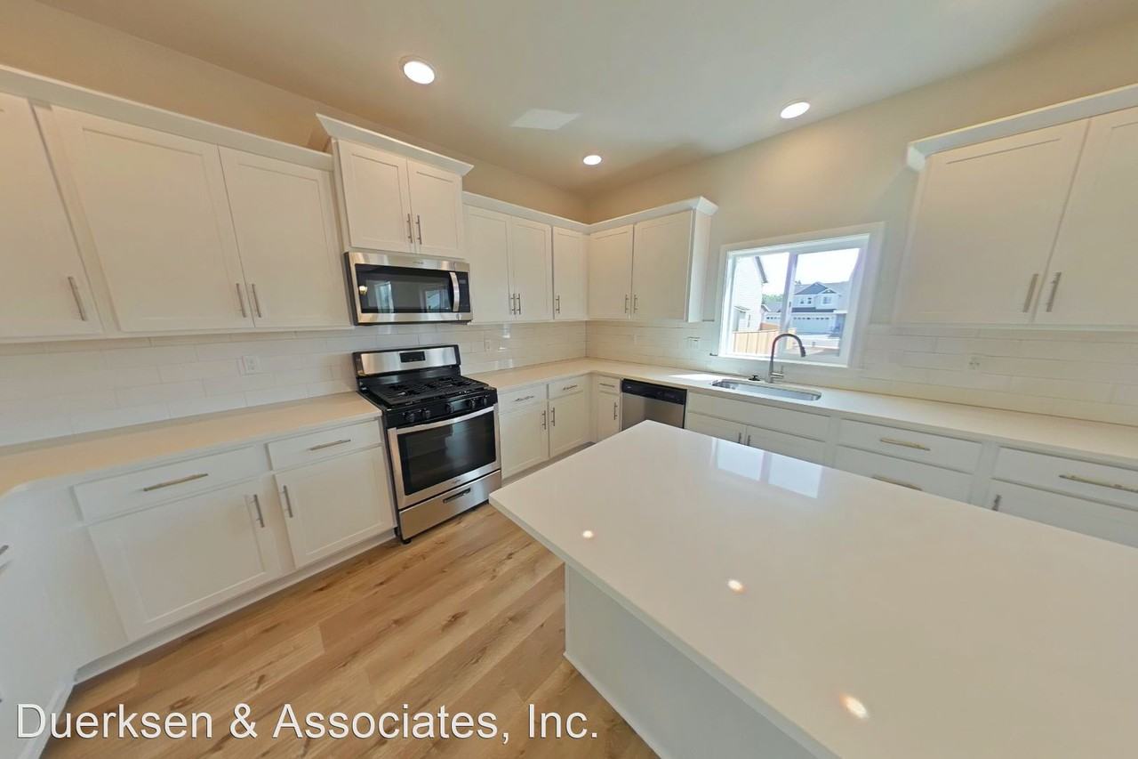 719 Deer Creek Way - Photo 3 of 10