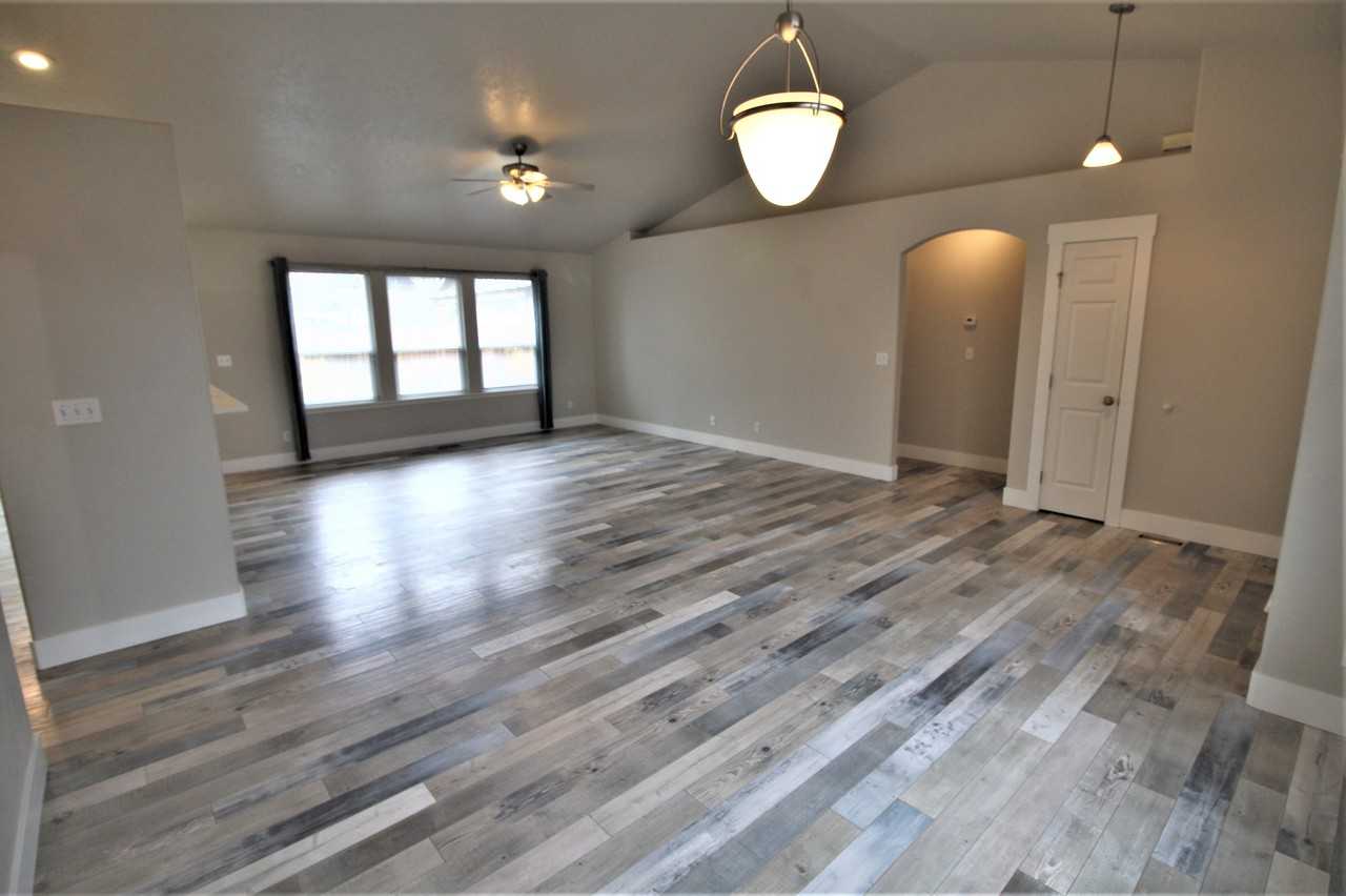 2466 N Highwood Ave - Photo 5 of 23