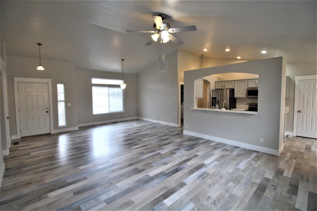 2466 N Highwood Ave - Photo 6 of 23