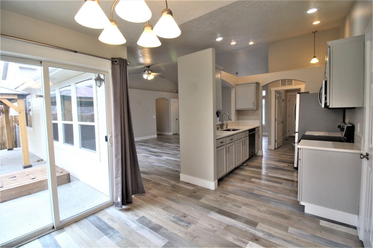 2466 N Highwood Ave - Photo 7 of 23