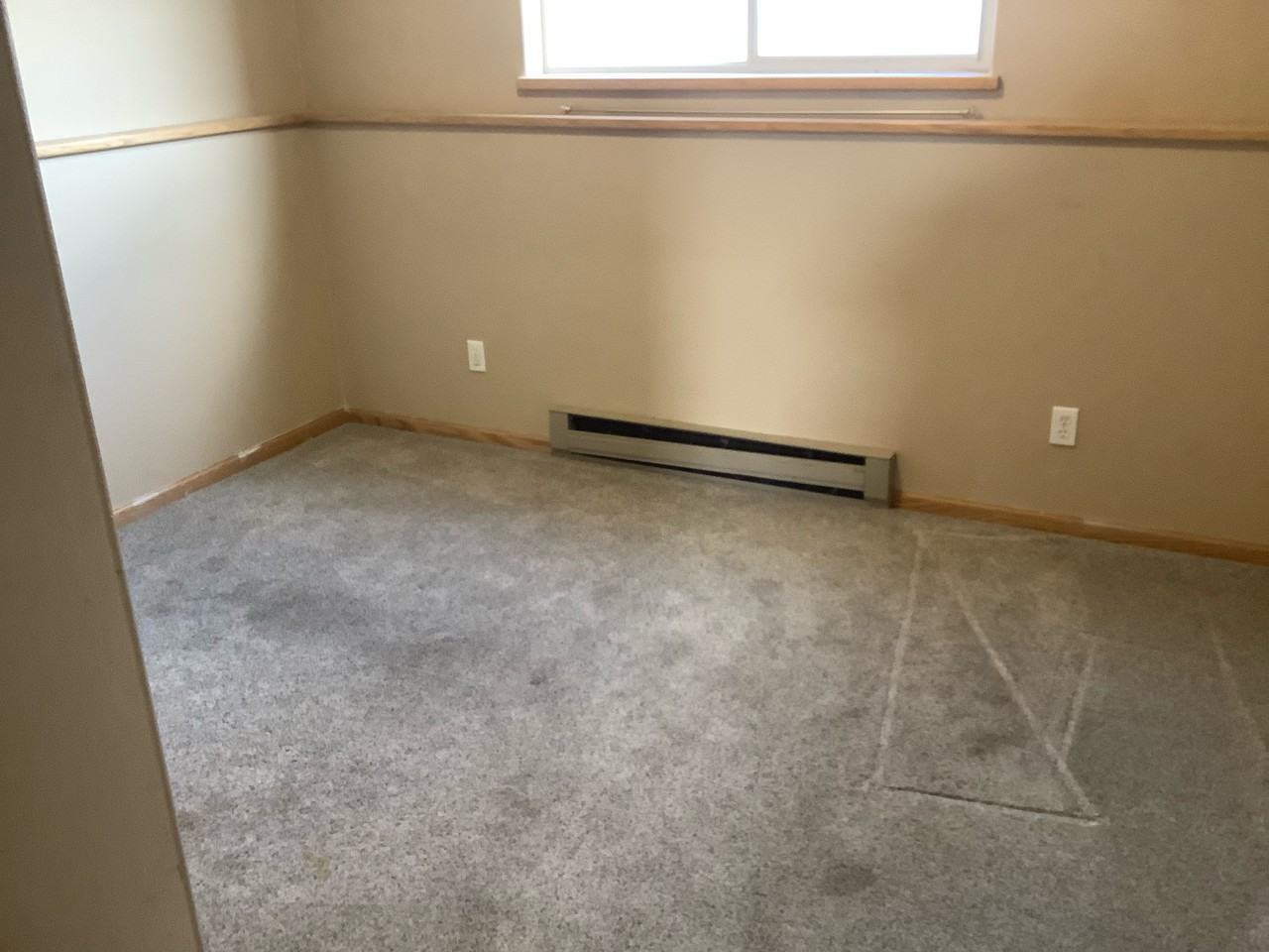 1637 N Park Dr - Photo 2 of 6