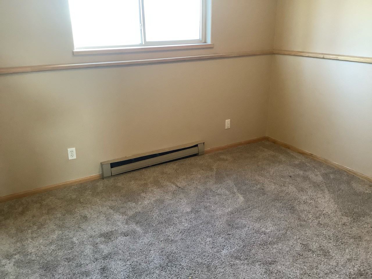 1637 N Park Dr - Photo 3 of 6