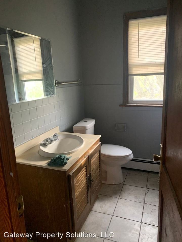255-57 VROOMAN AV. AMSTERDAM, NY 12010 DJ & KA ENTERPRISES LLC - Photo 3 of 8