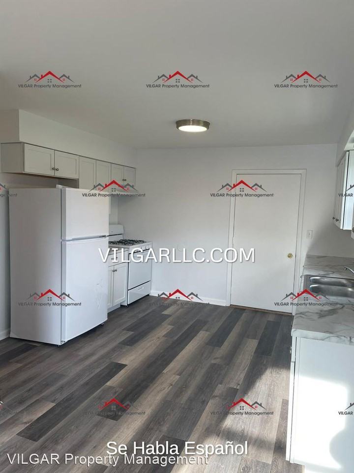 1545 - 1547 Julie Drive - Photo 2 of 9