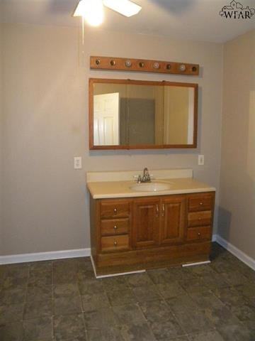 704 E Ruby Ave - Photo 3 of 11