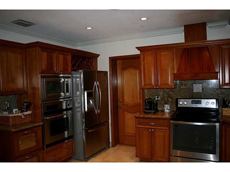 729 Saldano Ave - Photo 3 of 4