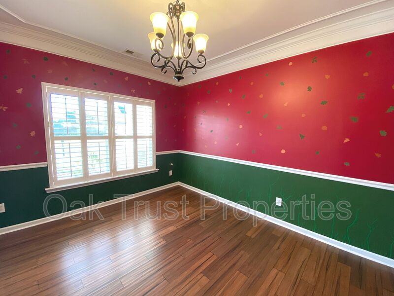 555 Chaff Ln - Photo 3 of 27
