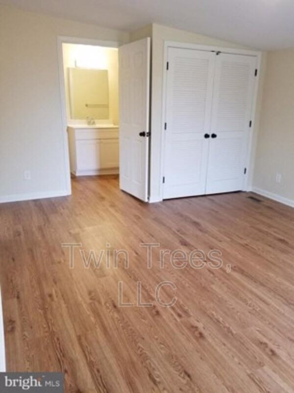 5937 King St - Photo 2 of 2