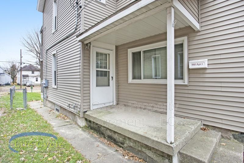 940 Mcreynolds Ave Nw - Photo 2 of 14